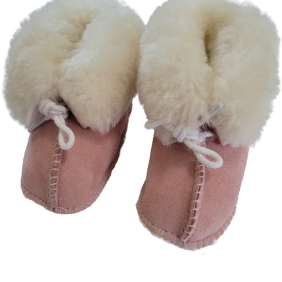 Minnetonka Moccasin Little Snuggler Sheepskin Booties - Picture 5 of 9